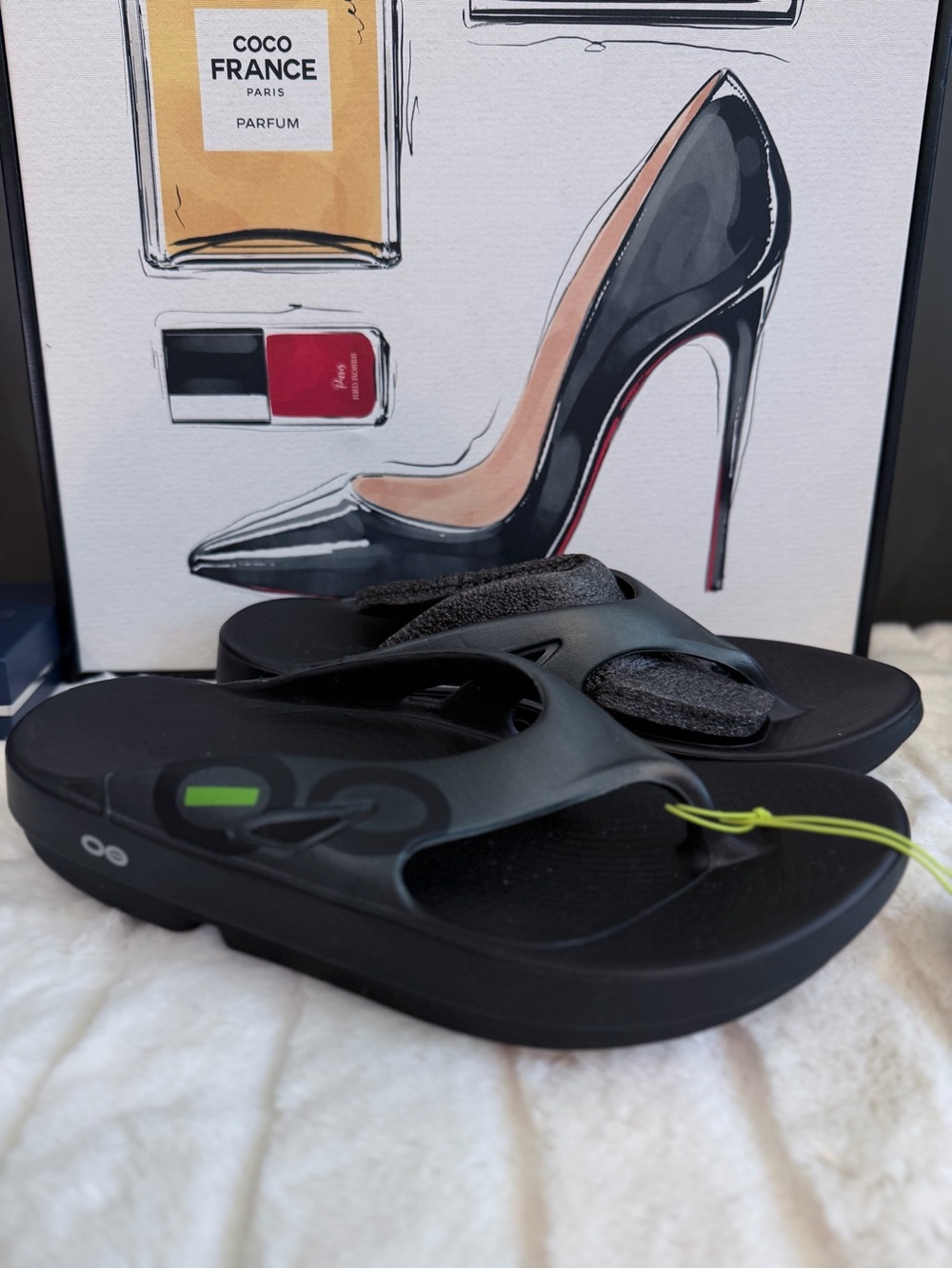 OOFOS Black Women's Recovery Flip Sandals with Lime Accent